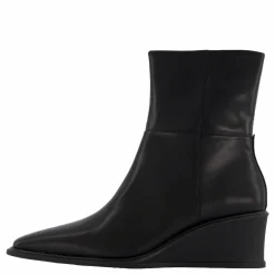 Aino Black