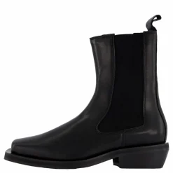 Anine Black