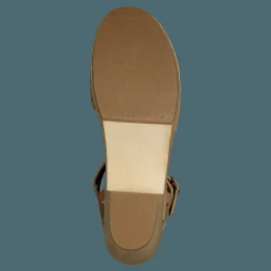 Lacy sandal nature